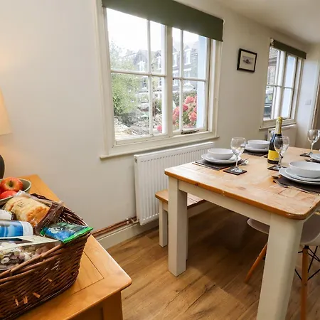 Holborn Cottage, Blencathra Street * Keswick